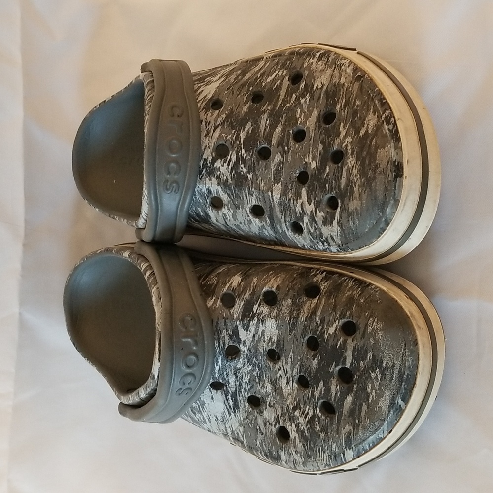 Gray crocs Size 6
